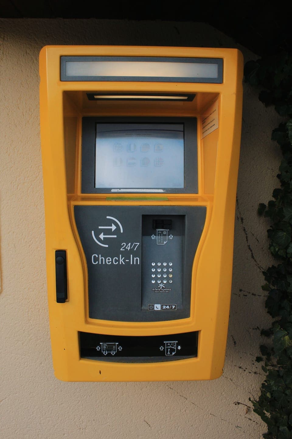 Check-in/check-out kiosk