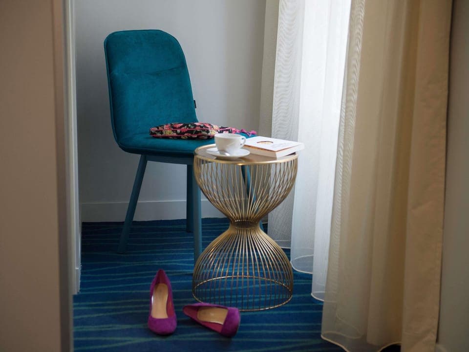 Premium bedding, in-room safe, desk, free WiFi