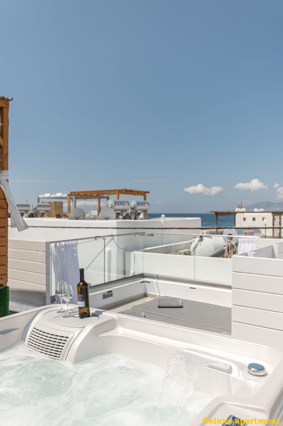 Deluxe Apartment, 2 Bedrooms, Hot Tub, Partial Sea View | Jetted tub