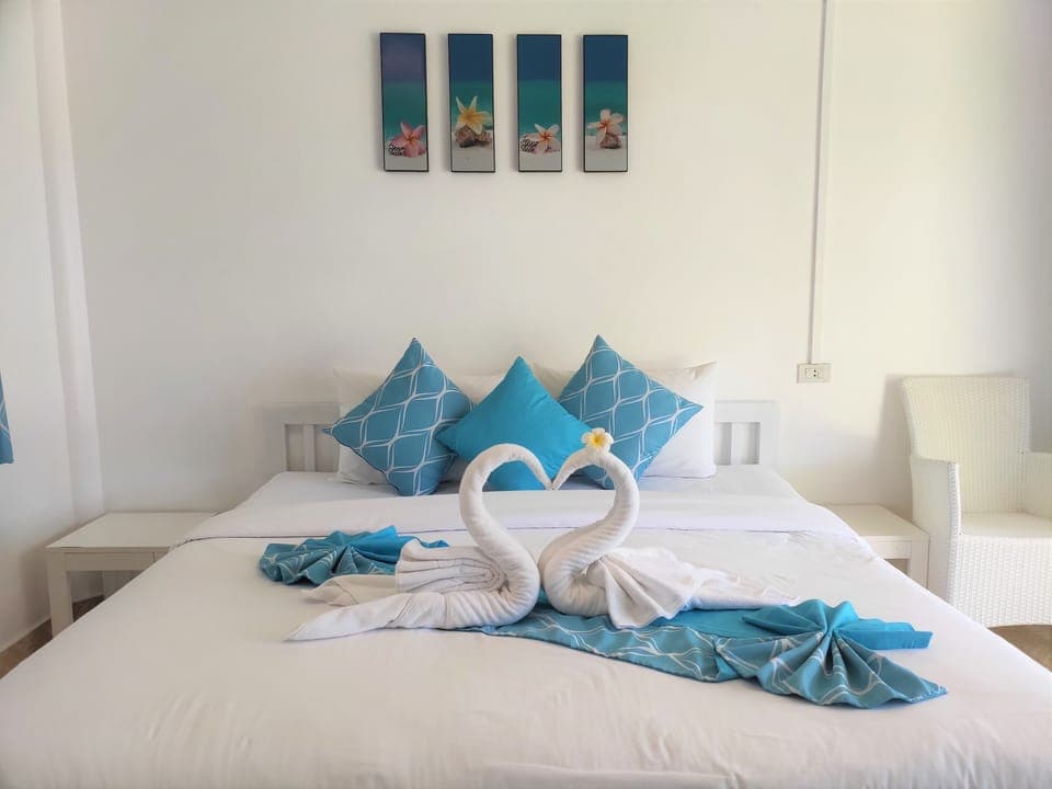 Deluxe Beach Front Bungalow | In-room safe, desk, free WiFi, bed sheets