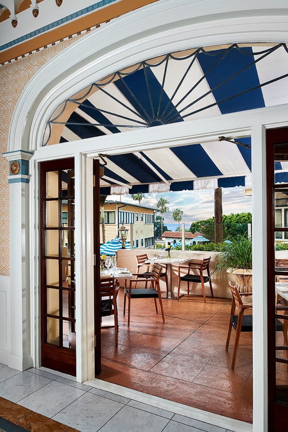 Breakfast, lunch and dinner served