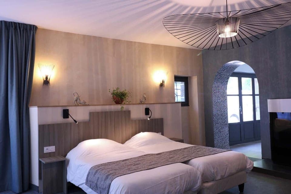 Classic Double Room | Individually decorated, individually furnished, desk, blackout drapes