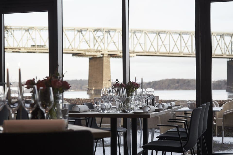 Breakfast, lunch, dinner served; beach views