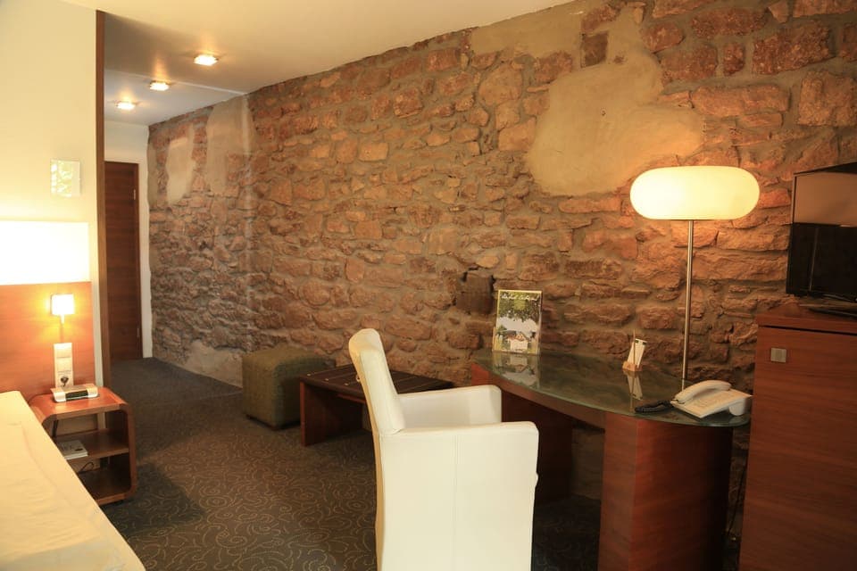 Comfort Single Room | Premium bedding, desk, laptop workspace, free WiFi