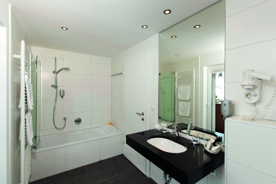 Standard Apartment | Bathroom | Shower, free toiletries, hair dryer, bathrobes