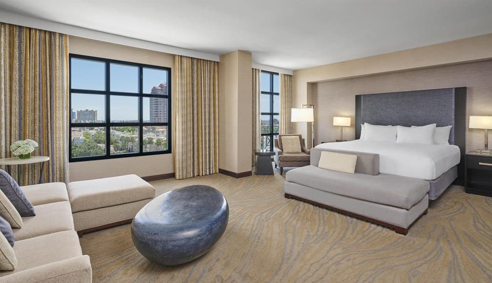 Hypo-allergenic bedding, pillowtop beds, in-room safe, desk