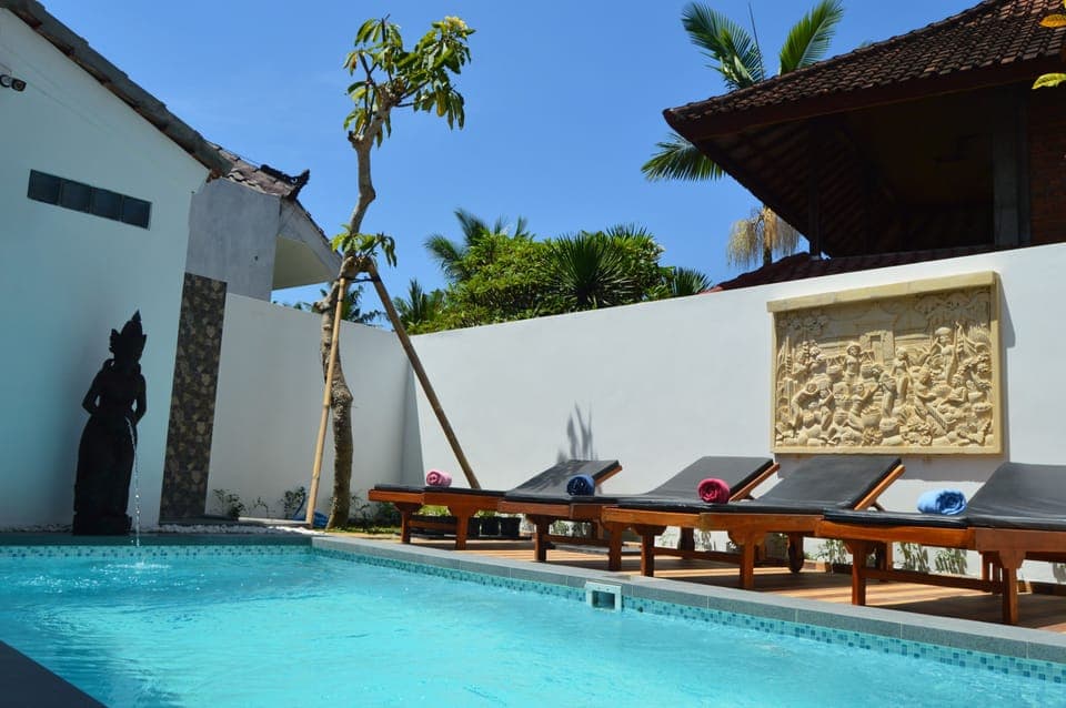 Outdoor pool, sun loungers