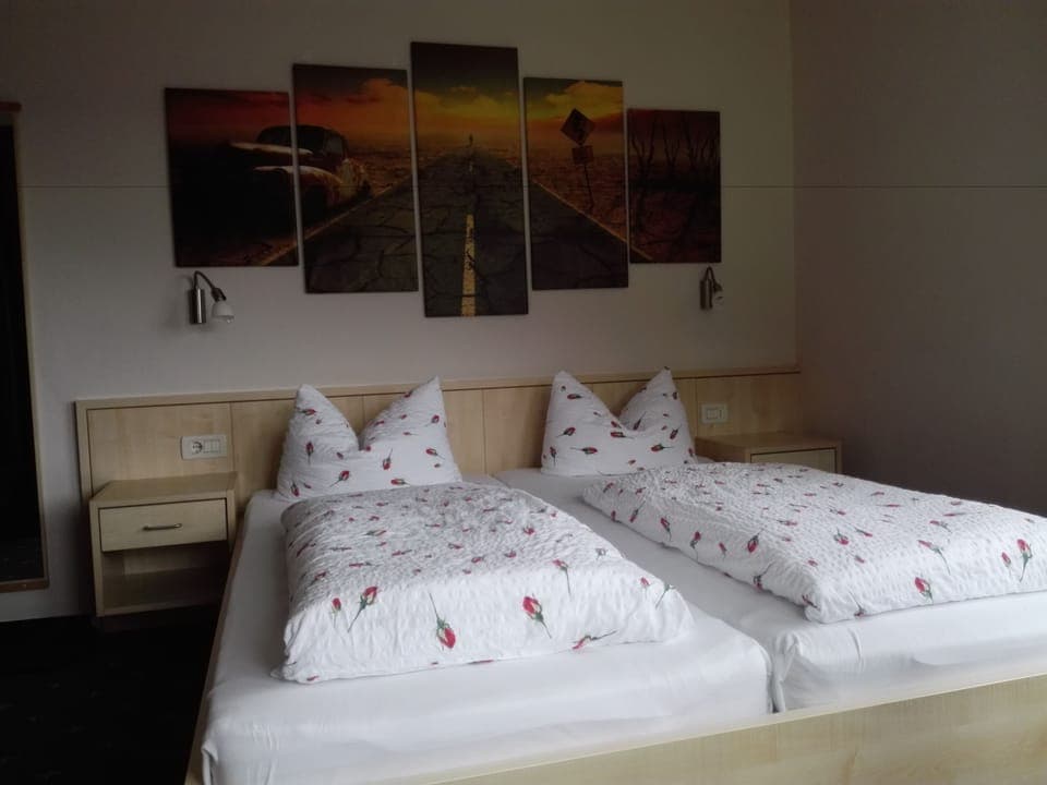 Quadruple Room | In-room safe, desk, rollaway beds, free WiFi