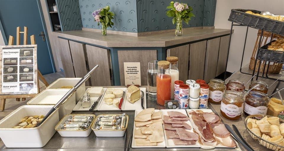 Daily buffet breakfast (EUR 17 per person)