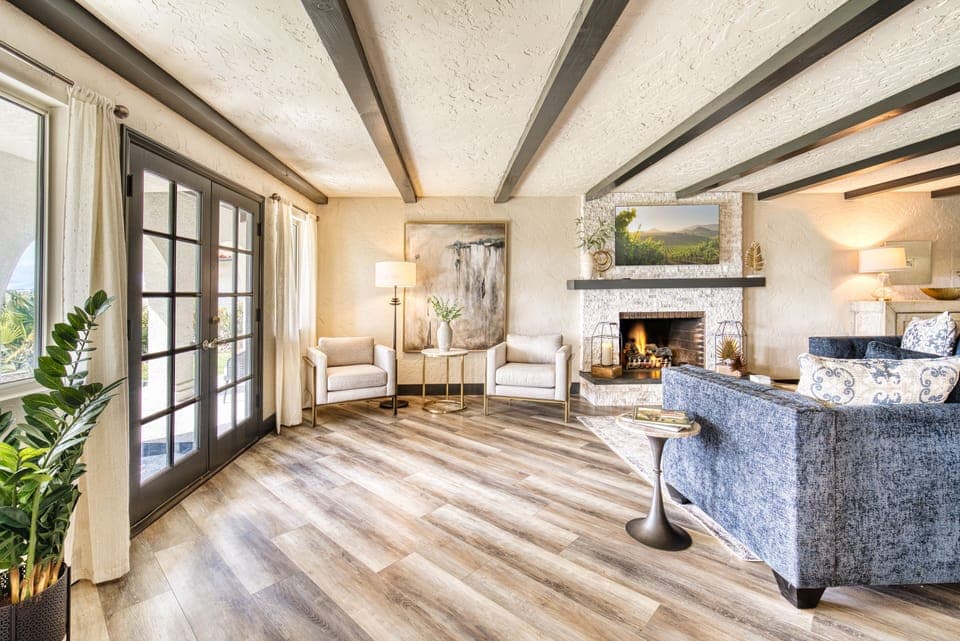 55-inch Smart TV with digital channels, TV, Netflix