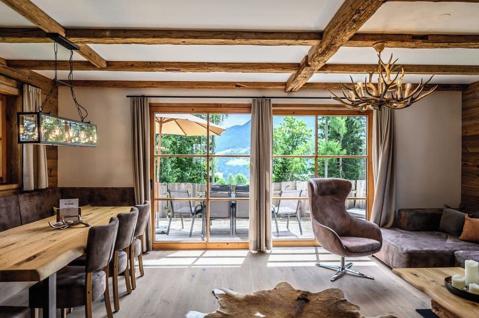 43-inch flat-screen TV with cable channels, TV, heated floors