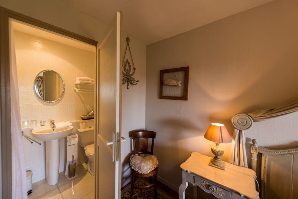 Comfort Double Room, Private Bathroom, Garden View (Coté Campagne)