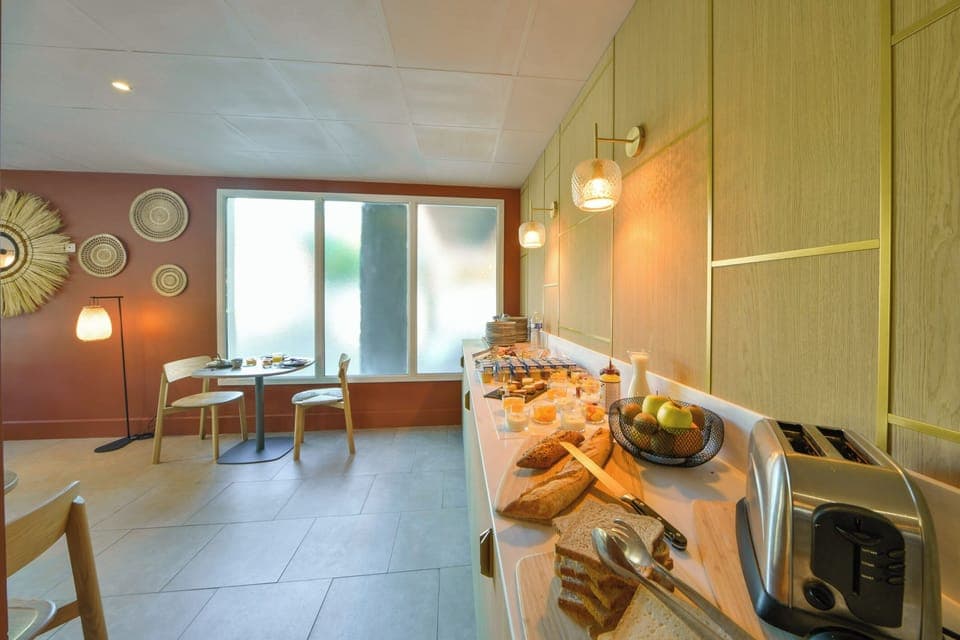 Daily buffet breakfast (EUR 14.90 per person)