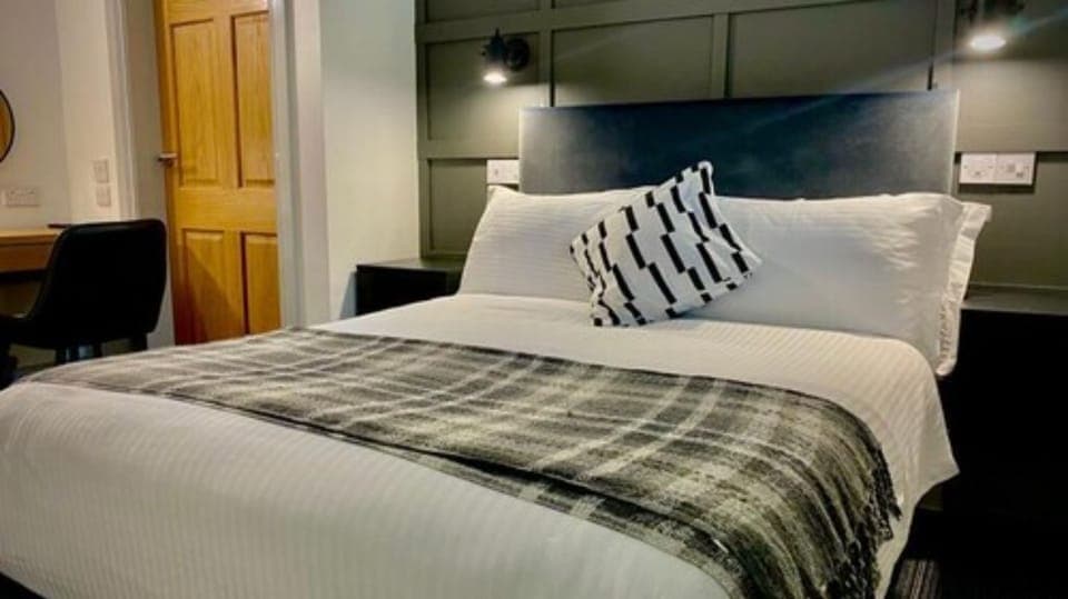 Egyptian cotton sheets, premium bedding, in-room safe, desk