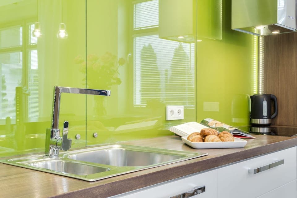 Deluxe Apartment, 1 Bedroom | Private kitchenette | Fridge, microwave, oven, stovetop