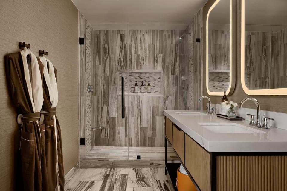 Combined shower/tub, free toiletries, hair dryer, bathrobes