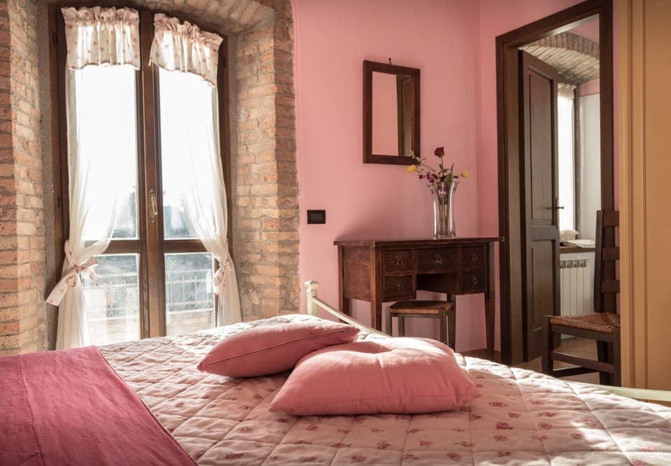 Comfort Double Room, 1 Queen Bed, Private Bathroom, Garden View (Rosa) | Desk, blackout drapes, soundproofing, cribs/infant beds