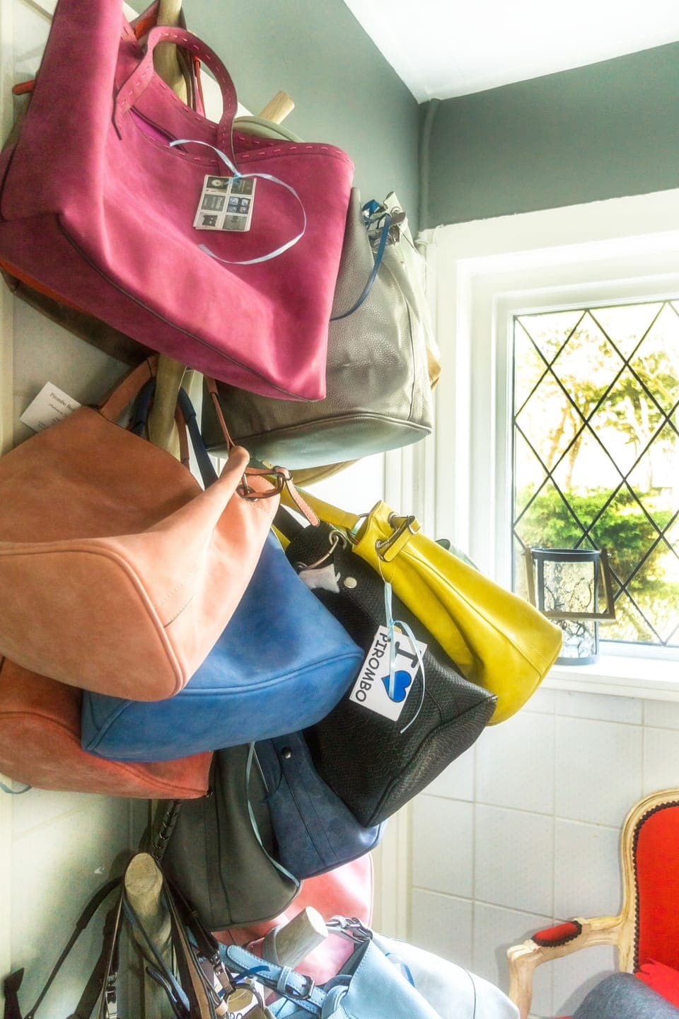 Check-in/check-out kiosk