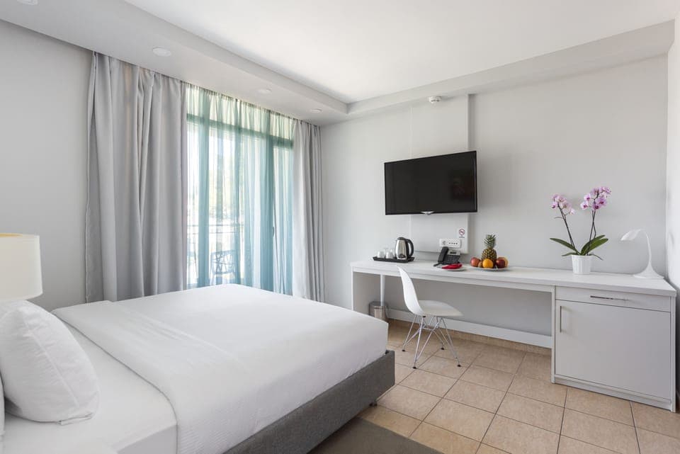 Family Suite, 2 Bedrooms (Swim Up) | In-room safe, desk, blackout drapes, free cribs/infant beds