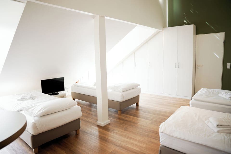 Quadruple Room | Desk, free WiFi, bed sheets