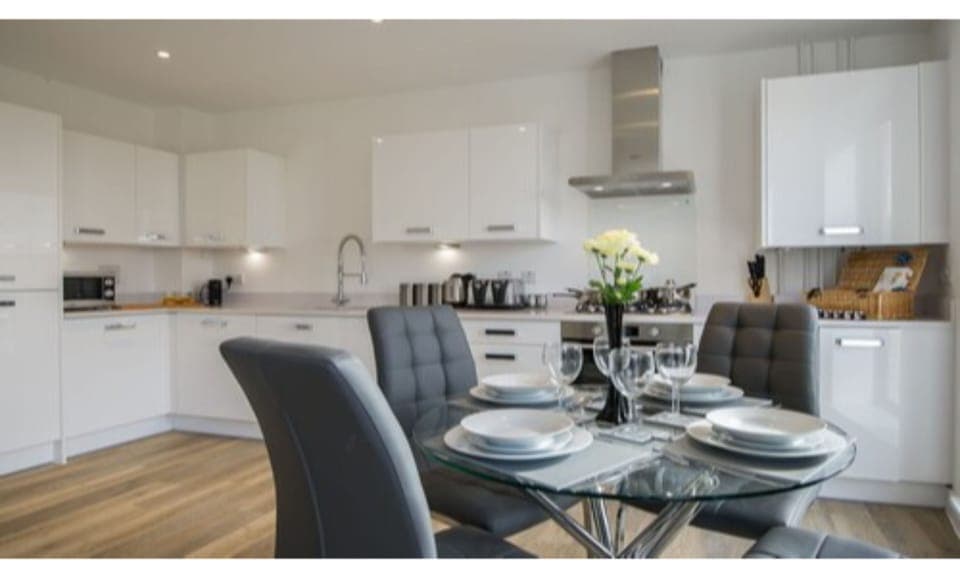 Premium Apartment, 2 Bedrooms | Private kitchen | Fridge, microwave, oven, stovetop