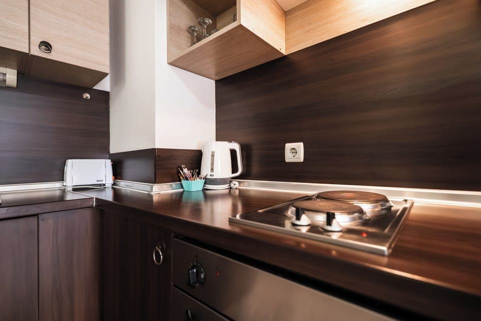 Apartment, 1 Bedroom | Private kitchenette | Fridge, oven, stovetop, electric kettle