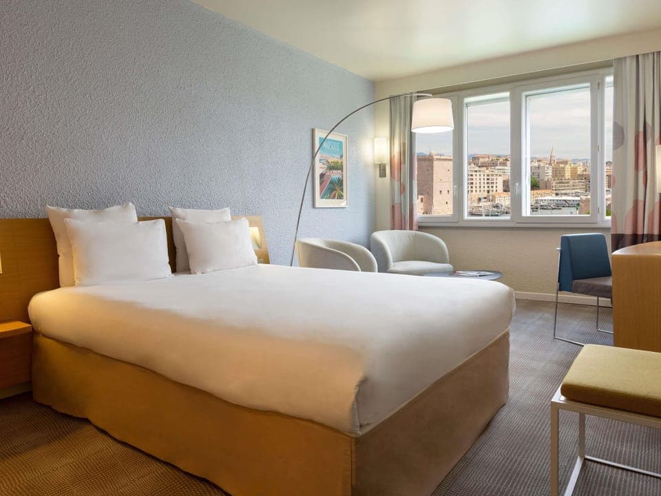 Deluxe Room, 1 Queen Bed, Harbor View | In-room safe, desk, blackout drapes, soundproofing