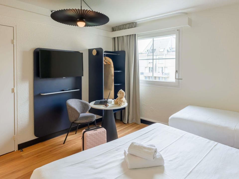 Desk, blackout drapes, iron/ironing board, free WiFi