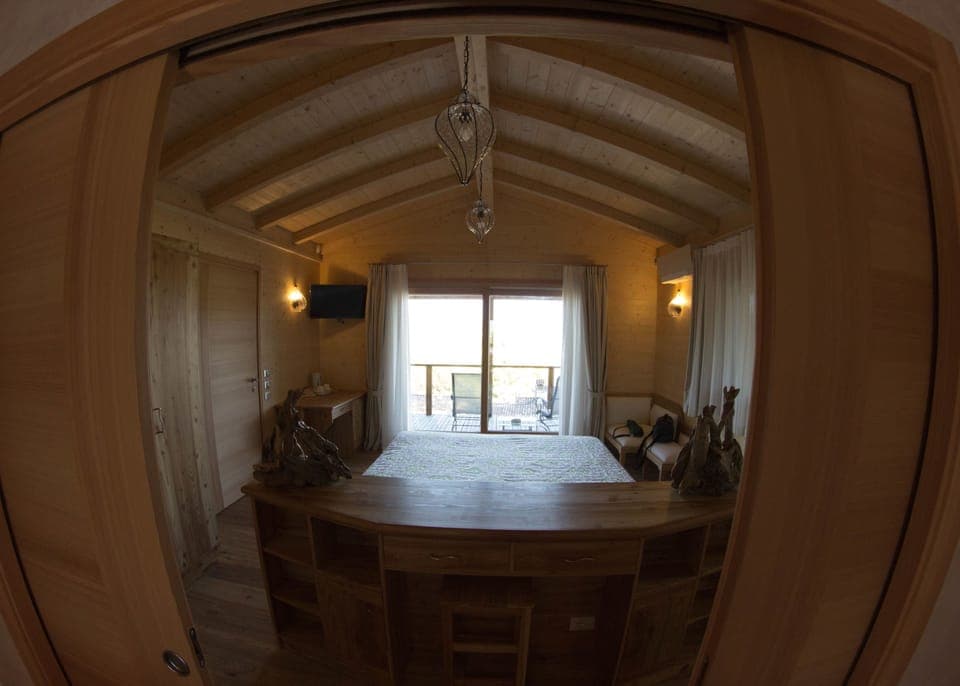 Tree House | Premium bedding, minibar, in-room safe, desk