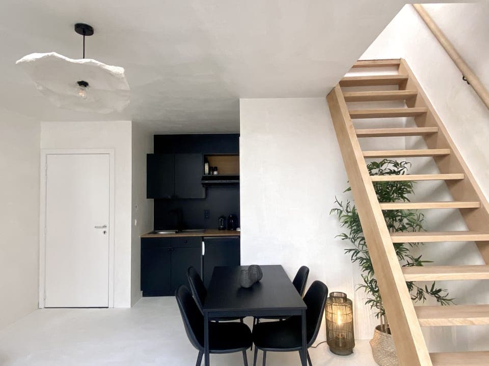 Deluxe Duplex, 1 Bedroom (A302) | Living area