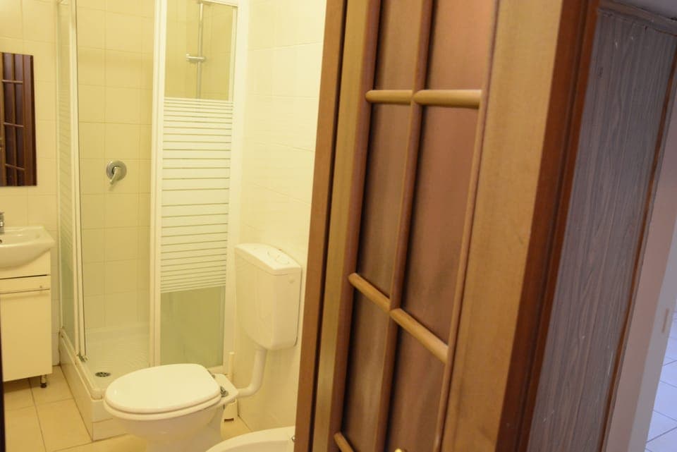 Shower, rainfall showerhead, towels