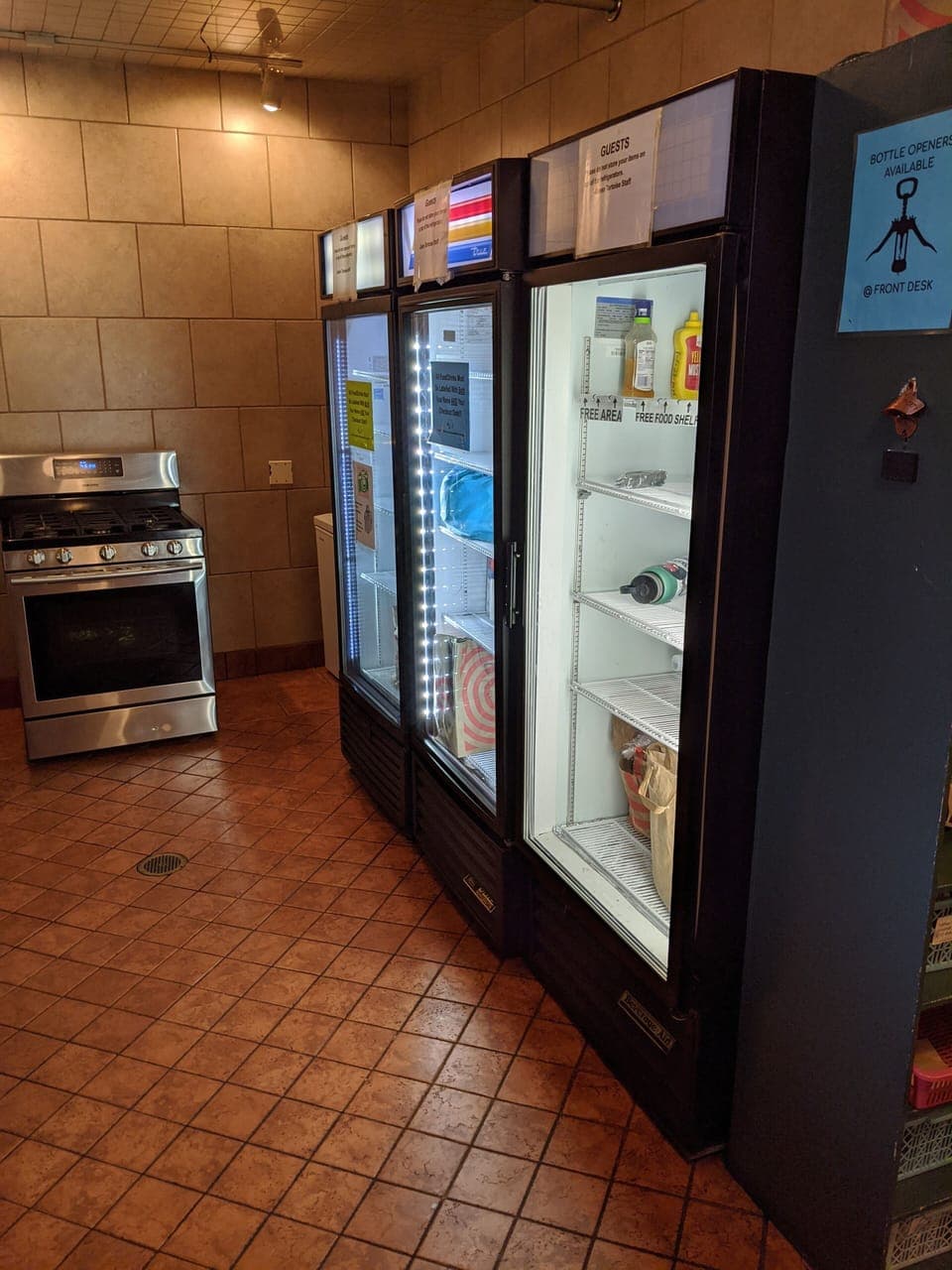 Full-size fridge, microwave, oven, stovetop