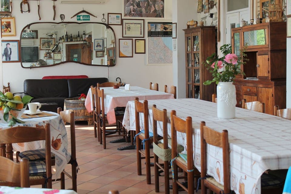 Lunch and dinner served, Italian cuisine