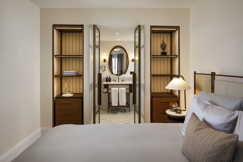 1 bedroom, hypo-allergenic bedding, down comforters, minibar