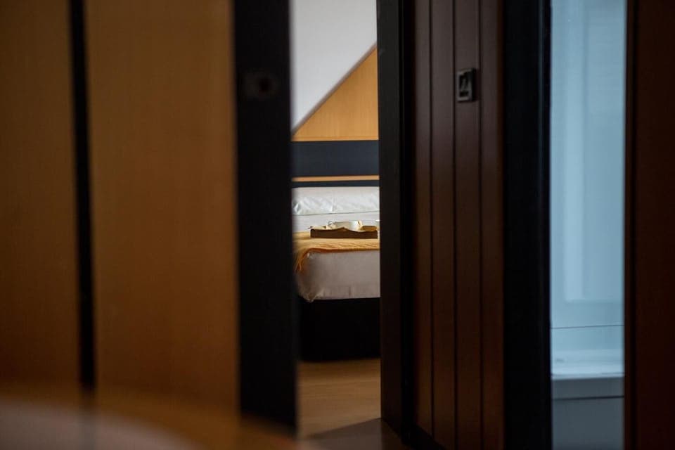 Minibar, in-room safe, desk, free WiFi