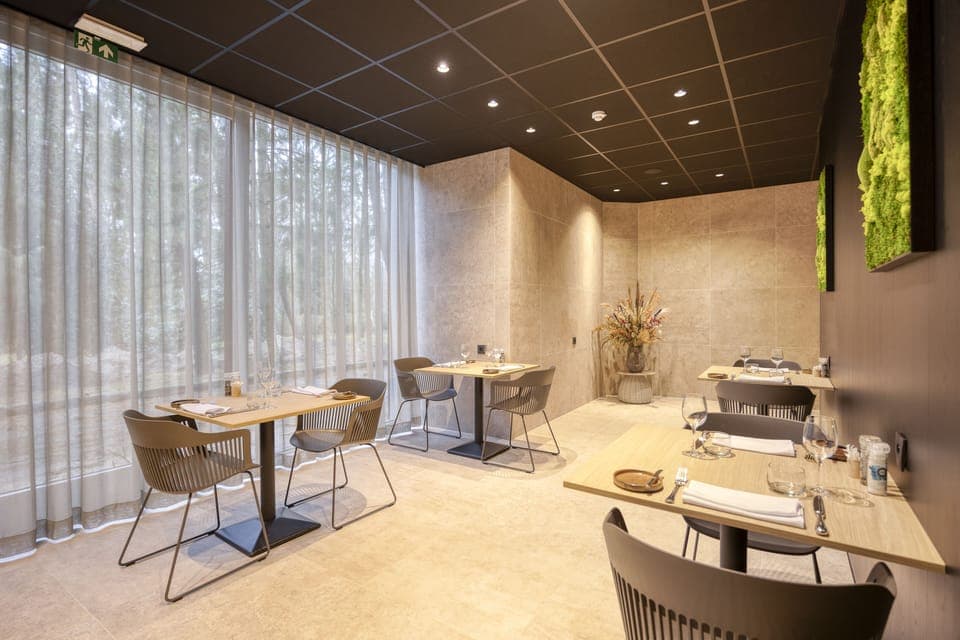 Lunch and dinner served, local and international cuisine