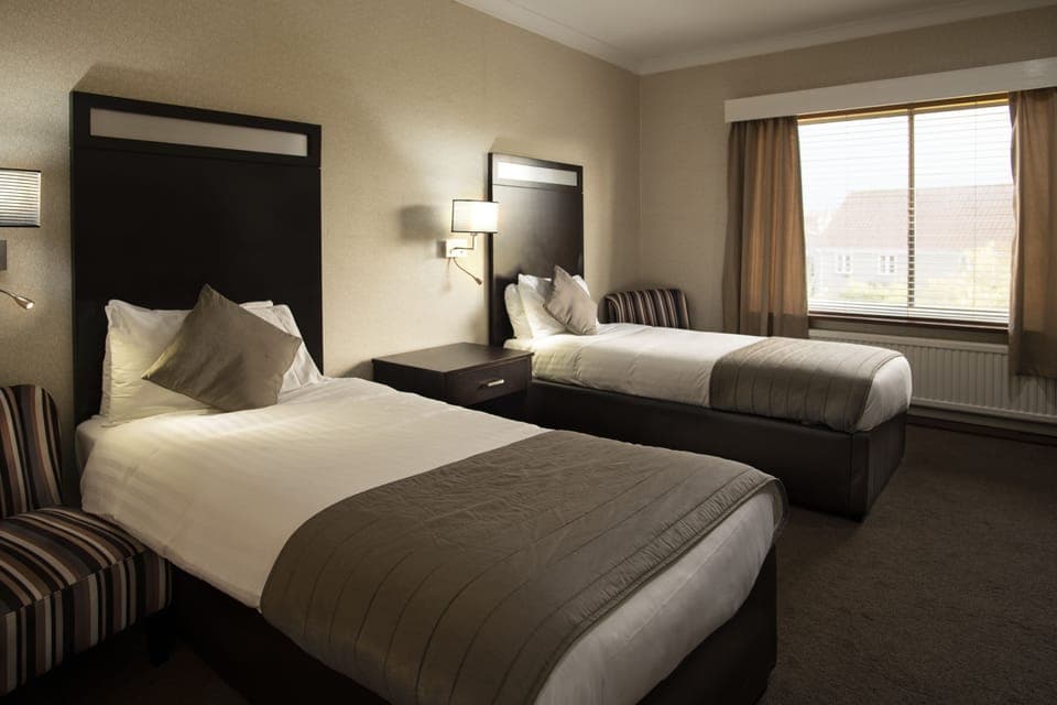 Premium Twin Room, 2 Twin Beds | Desk, iron/ironing board, free WiFi, bed sheets