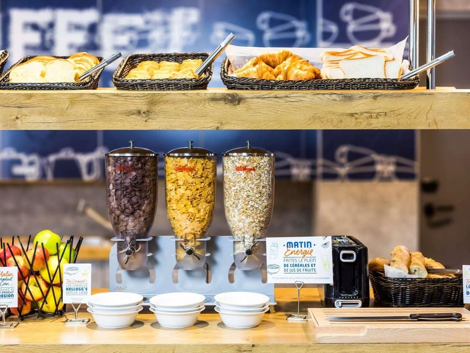 Daily buffet breakfast (EUR 7.5 per person)