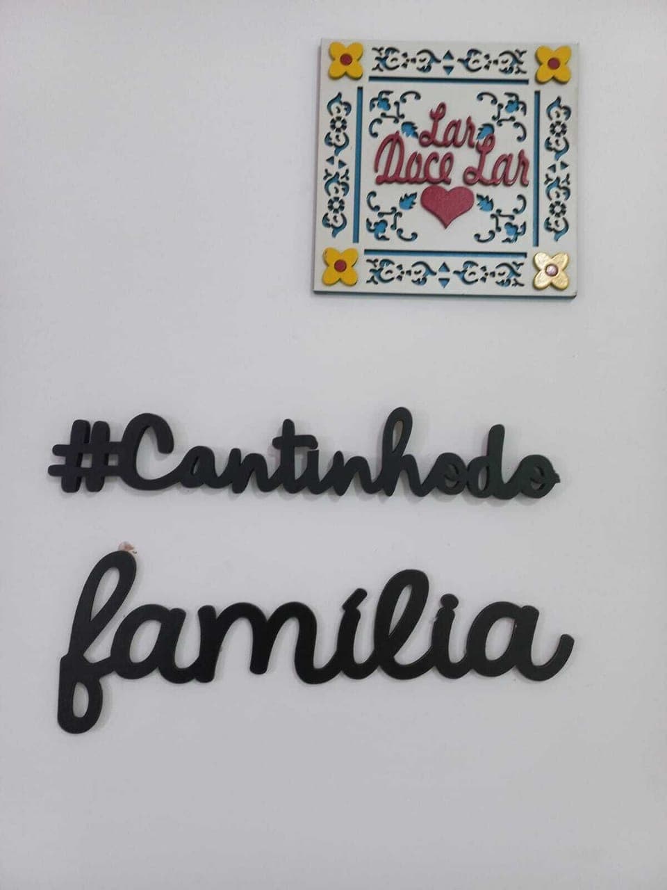 Basic Twin Room | Living area | 24-inch Smart TV with cable channels, TV, pay movies