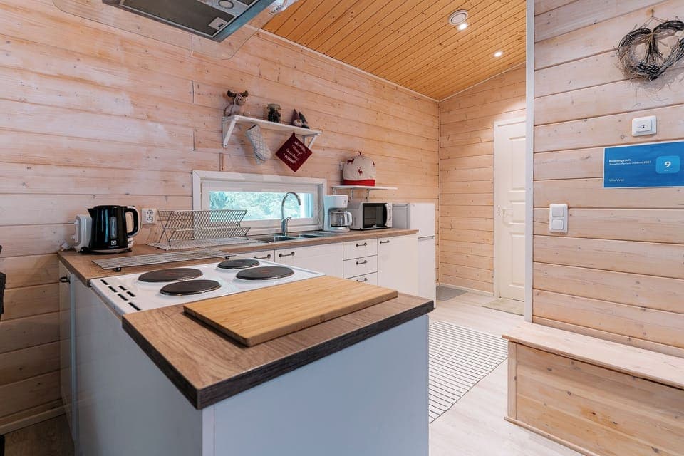 Deluxe Villa | Private kitchen | Fridge, microwave, oven, stovetop