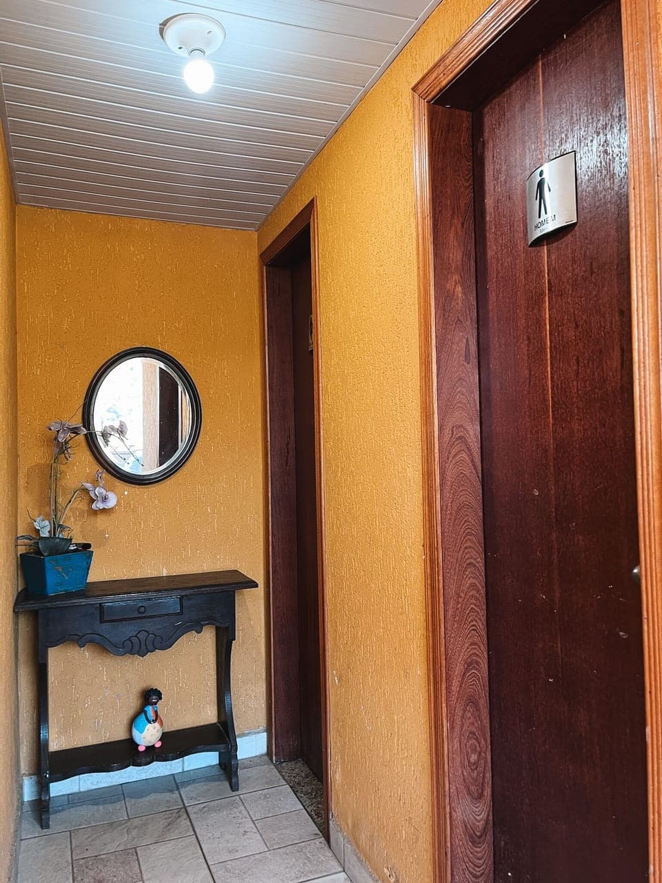 Shower, free toiletries, towels