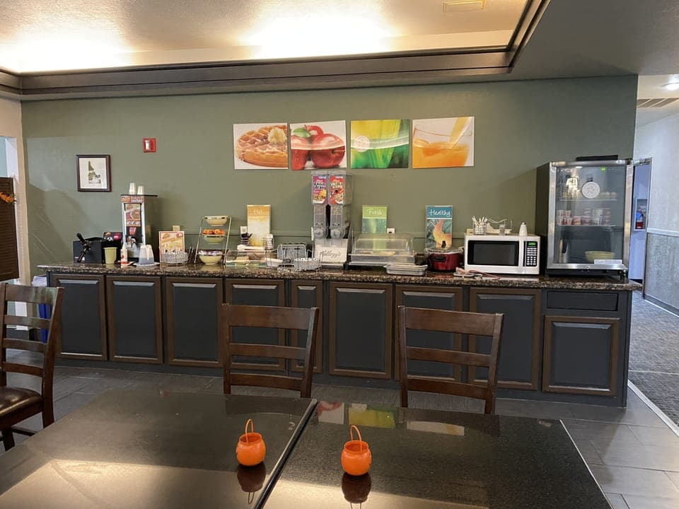 Free daily continental breakfast