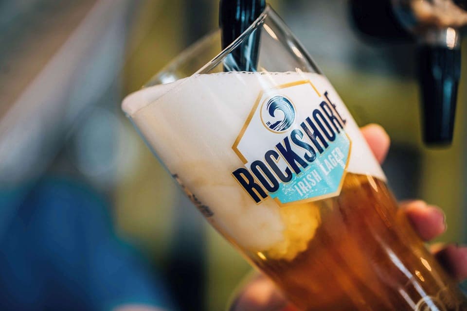 Serves breakfast, lunch, and dinner