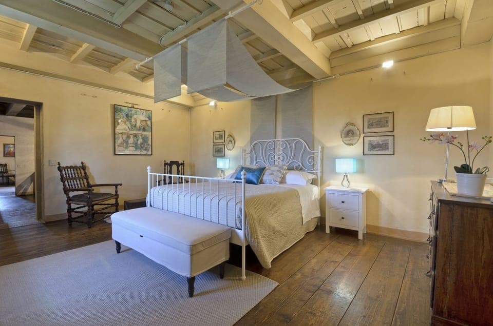 House, 5 Bedrooms | Individually decorated, individually furnished, iron/ironing board