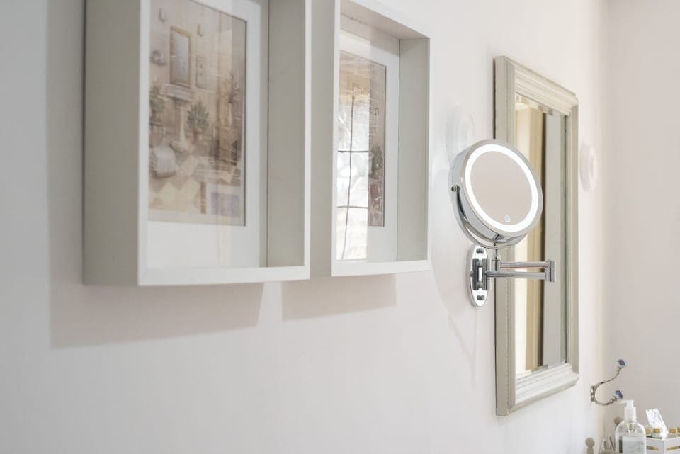 Deluxe Room | Bathroom | Free toiletries, towels