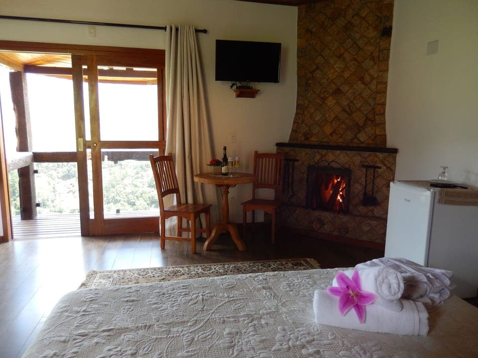 Honeymoon Chalet, Hot Tub | Minibar, free WiFi, bed sheets