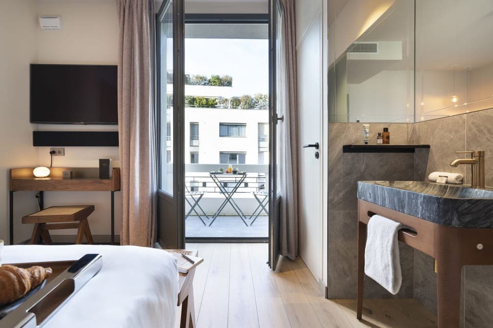 Executive Room | Hypo-allergenic bedding, memory foam beds, minibar, in-room safe