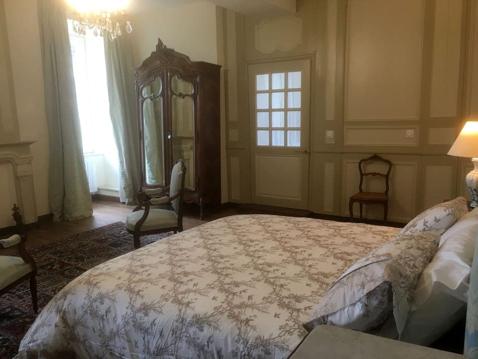 Suite (Hirondelle) | 1 bedroom, Egyptian cotton sheets, premium bedding, memory foam beds