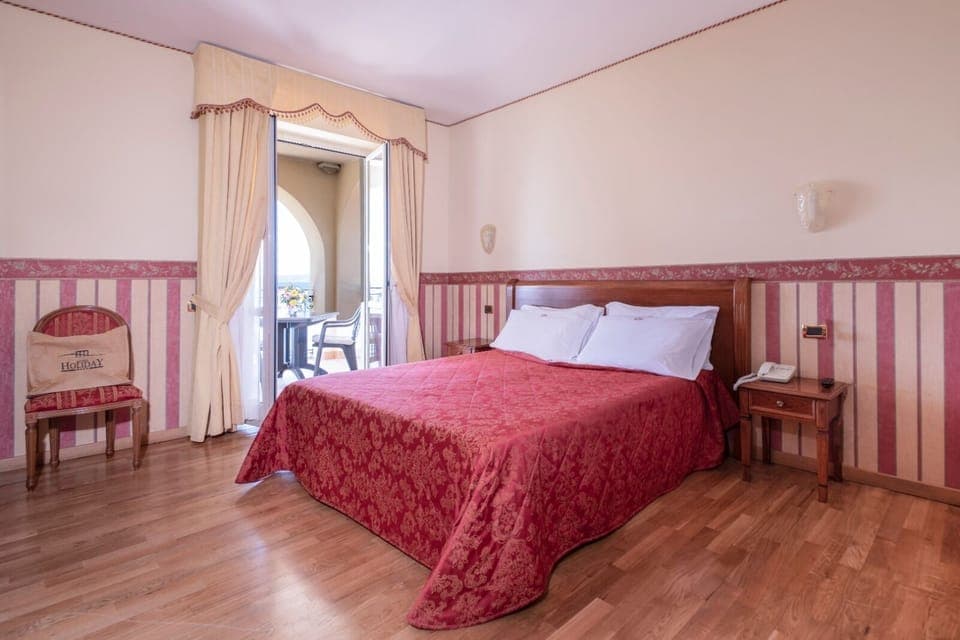 In-room safe, soundproofing, free WiFi