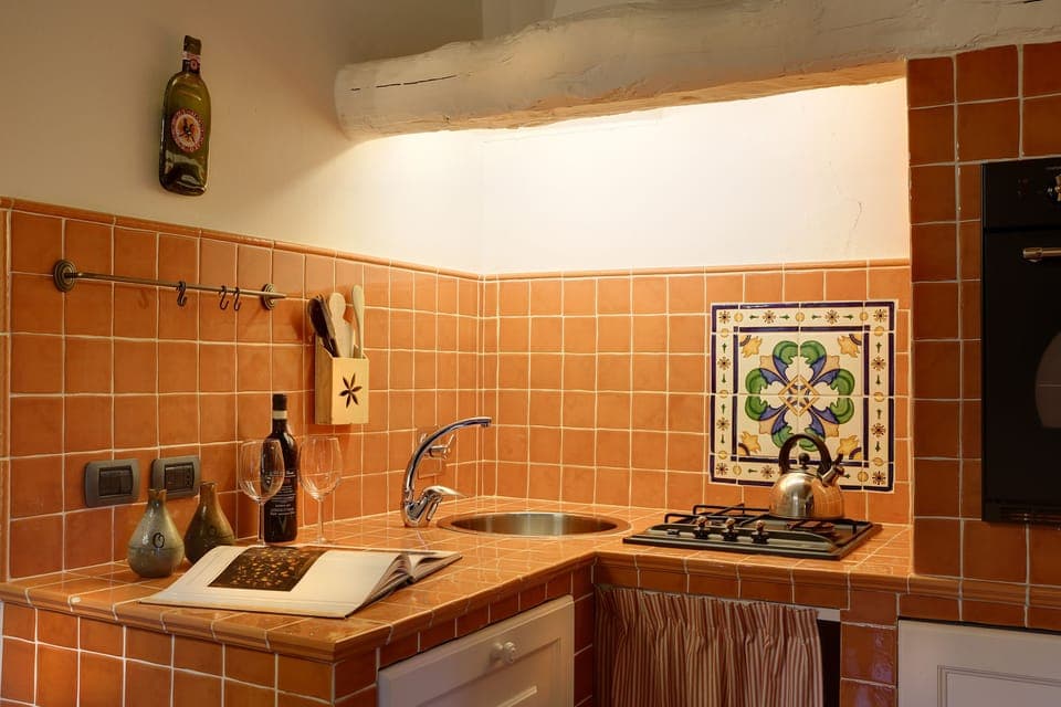 Apartment, 1 Bedroom, Garden View | Private kitchen | Coffee/tea maker, electric kettle, paper towels